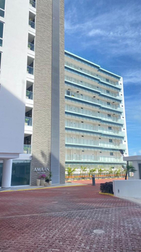 Slider image (9) Symmetry Clinics